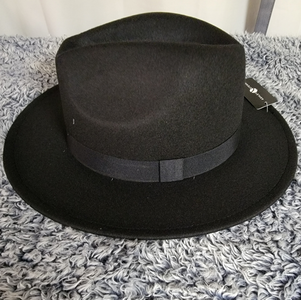 Ashley Stewart black fedora with red lining